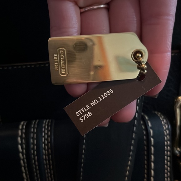 Coach tote bag. NO. 11085 Green with gold closures. Brand new, never used - Picture 2 of 8